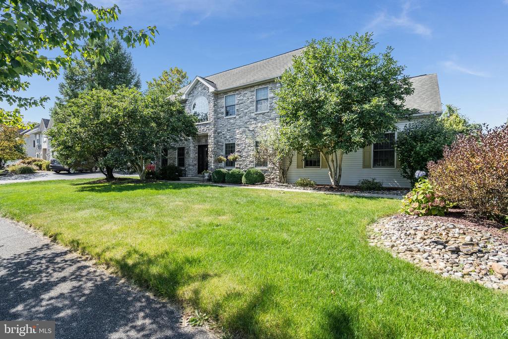 Willow Dr, Easton, PA 18040
