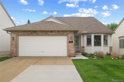 82-352 Cottonwood Ln, Saline, MI, 48176-1758 | Card Image
