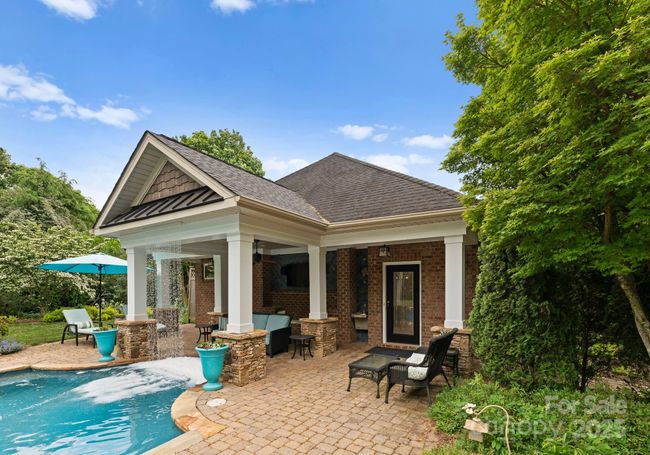 Pool House with 2 kitchens 1.5 baths | Image 31