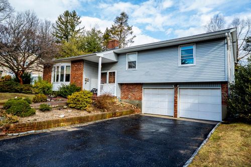 4 Long Ridge Rd, Plainview, NY, 11803-1817 | Card Image