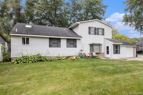 1904 Viola Dr, Ortonville, MI, 48462-8886 | Card Image