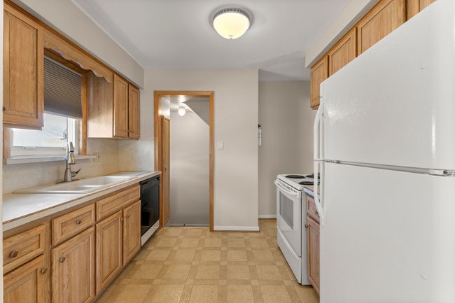 29 Washington St, House other with 3 bedrooms, 1 bathrooms and null parking in Trenton MI | Image 9