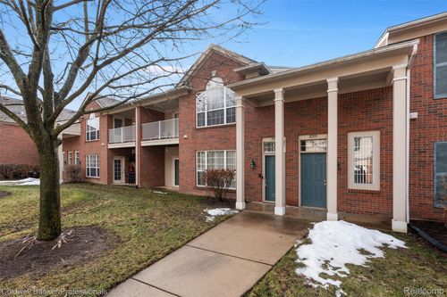 243-21105 Chesapeake Cir, Walled Lake, MI, 48390-5915 | Card Image
