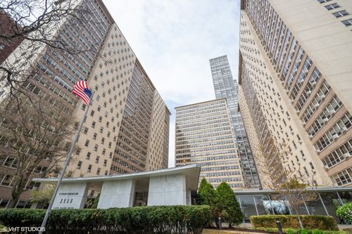 526-3950 N Lake Shore Dr, Chicago, IL, 60613-3440 | Card Image