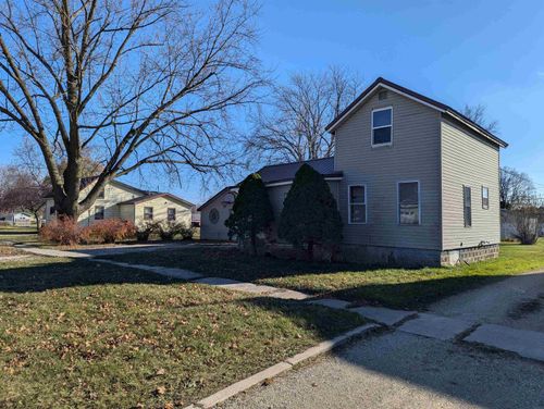 111 4th Ave Sw, Cresco, IA, 52136-2053 | Card Image