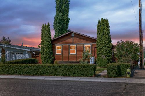 8 Penswood Pl Se, Calgary, AB, T2A4T5 | Card Image