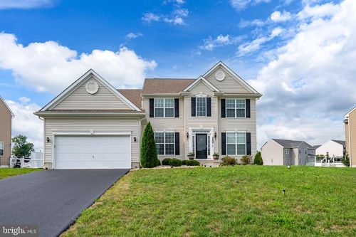240 Gardenbrook Dr, SMYRNA, DE, 19977-4428 | Card Image