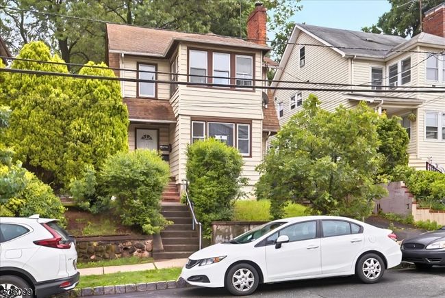 27 Berkeley Pl, Home with 7 bedrooms, 3 bathrooms and null parking in Bloomfield NJ | Image 4