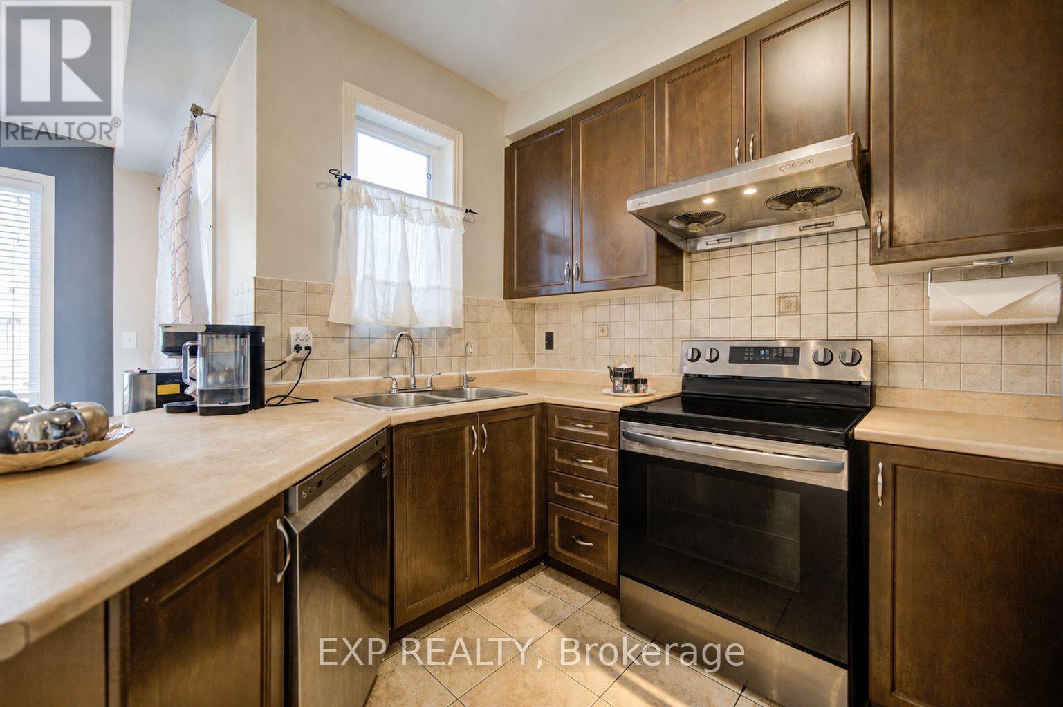 Residential in Newmarket (Woodland Hill) 3