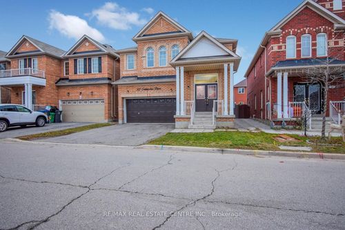 112 Commodore Dr, Brampton, ON, L6X0T4 | Card Image
