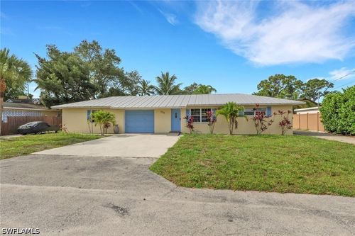 2772 Riverview Dr, Naples, FL, 34112-5880 | Card Image