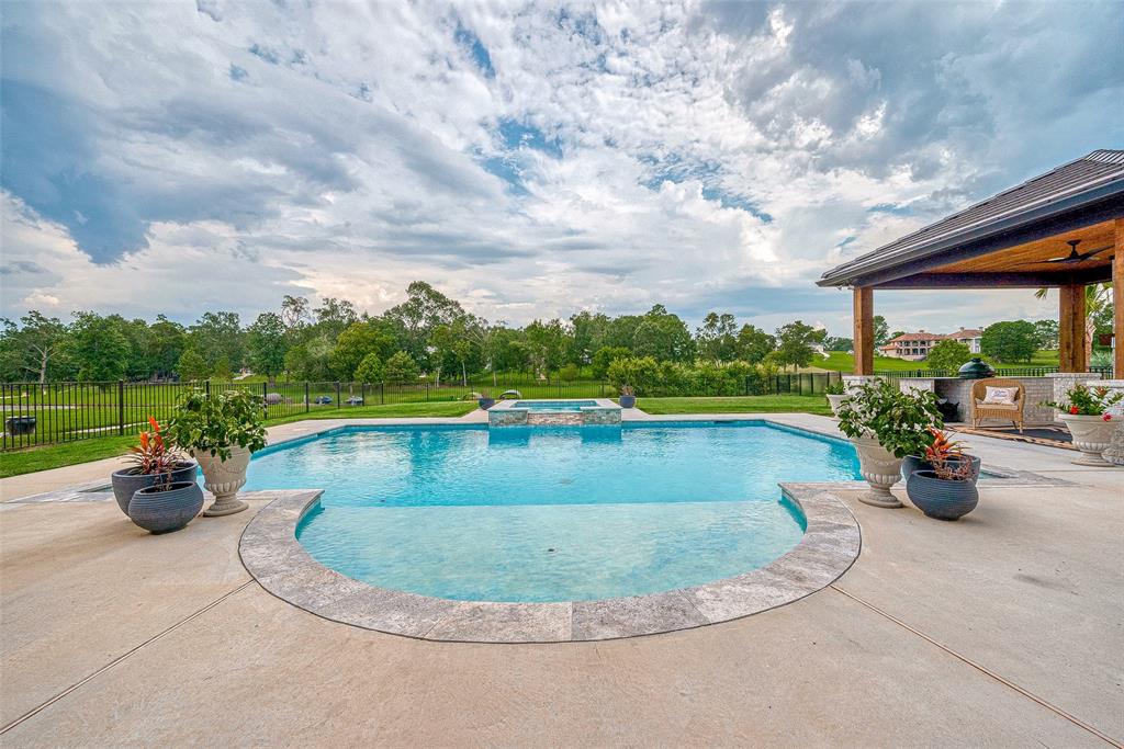 Renaissance Dr, Montgomery, TX 77356
