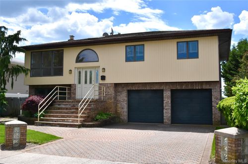 2977 Charlotte Dr, Merrick, NY, 11566-5301 | Card Image