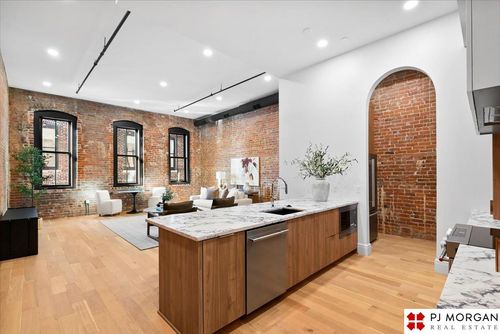206-1105 Harney St, Omaha, NE, 68102-1803 | Card Image