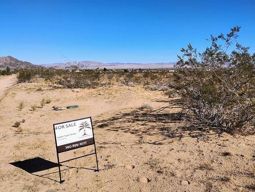 565 N Inez Ave, Landers, CA, 92285-3180 | Card Image