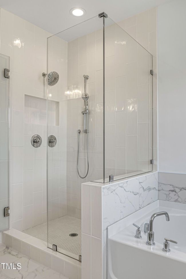 Wimb interior - master shower | Image 18