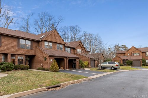 17 Sutton Pl, Islip, NY, 11751-3724 | Card Image