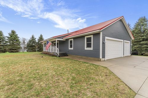 5340 S 45 1/2 Rd, Cadillac, MI, 49601-9566 | Card Image