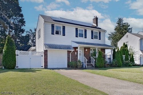112 Elmwood Dr, Elmwood Park, NJ, 07407-1747 | Card Image