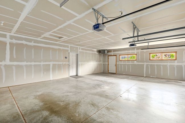 884 sq.ft. Garage | Image 64