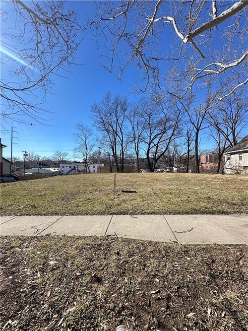 4316 Forest Ave, Kansas City, MO, 64110-1740 | Card Image
