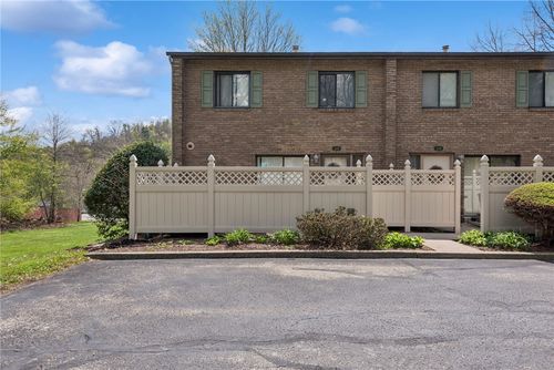 110 Georgetown Ln, Murrysville, PA, 15632-1520 | Card Image