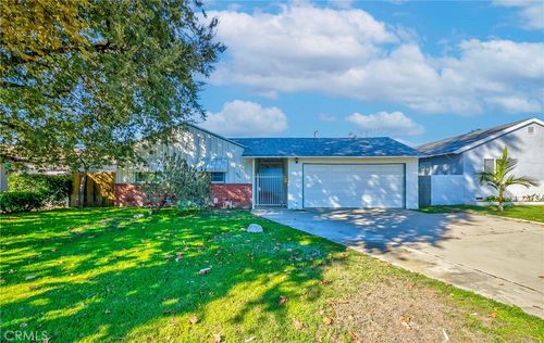 989 Ashport St, Pomona, CA, 91768-2321 | Card Image