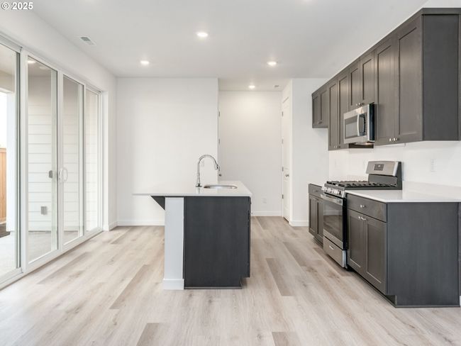 8431 Se Blanton St, House attached with 3 bedrooms, 3 bathrooms and 2 parking in Hillsboro OR | Image 6
