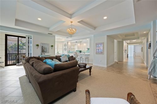 202-545 Avellino Isles Cir, NAPLES, FL, 34119-2407 | Card Image