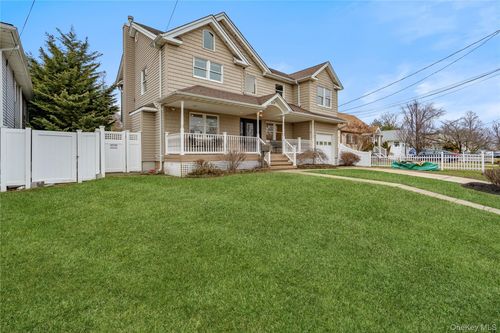 303 Sherbrooke Rd, Lindenhurst, NY, 11757-1730 | Card Image