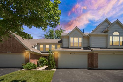 30W033 Princeton Ct, Warrenville, IL, 60555-1058 | Card Image
