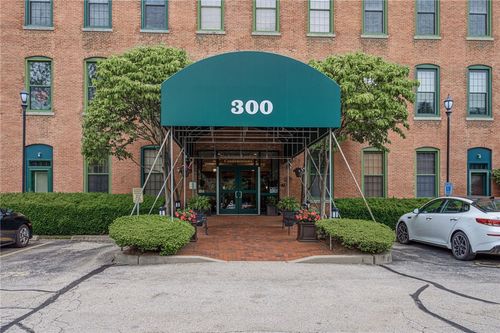512-300 Front St, Pawtucket, RI, 02860-1052 | Card Image
