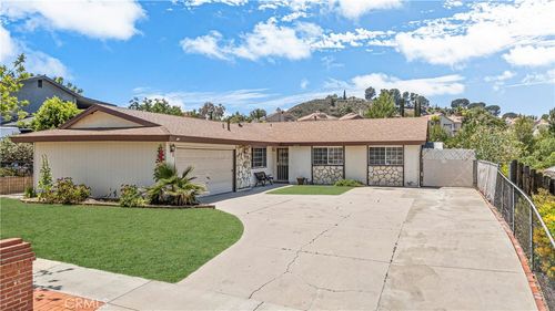 26111 Abdale St, Newhall, CA, 91321-2131 | Card Image