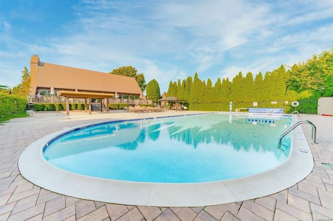 93 - 93 Southgate Cir, Condo with 3 bedrooms, 2 bathrooms and null parking in Massapequa Park NY | Image 19