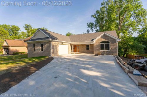 3907 Pontiac Lake Rd, Waterford, MI, 48328-1255 | Card Image