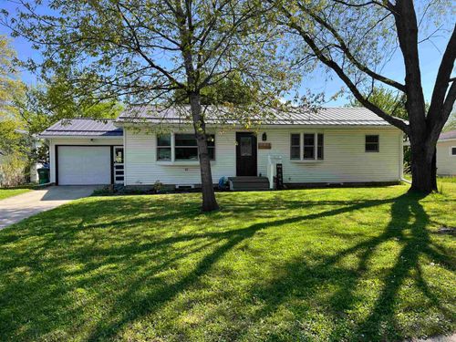 1416 Hillcrest Dr, Waverly, IA, 50677-1107 | Card Image