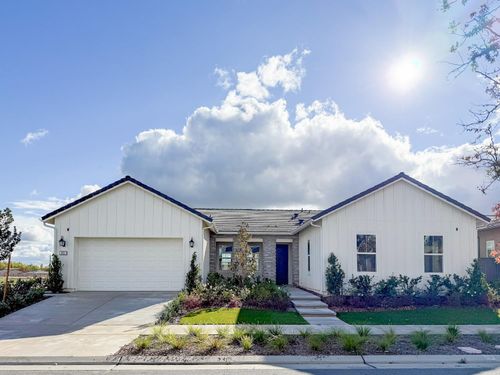 951 Beaver Pond Loop, Madera, CA, 93636-9057 | Card Image