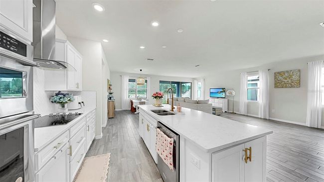 10842 Rolling Moss Rd, House other with 4 bedrooms, 2 bathrooms and null parking in TAMPA FL | Image 11