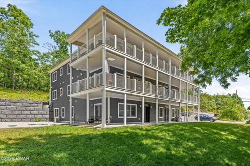 812 Broad Street, Milford, PA, 18337 | Card Image