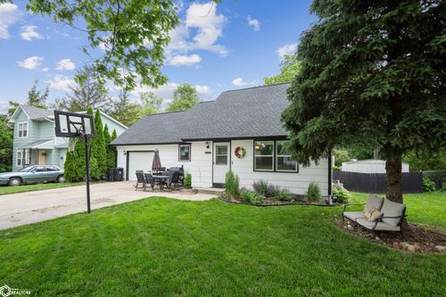 1230 S 9th Avenue E, Newton, IA, 50208 | Card Image