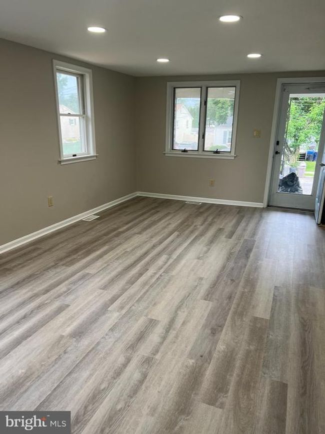 41 N Clinton Ave, House other with 3 bedrooms, 1 bathrooms and null parking in MAPLE SHADE NJ | Image 6