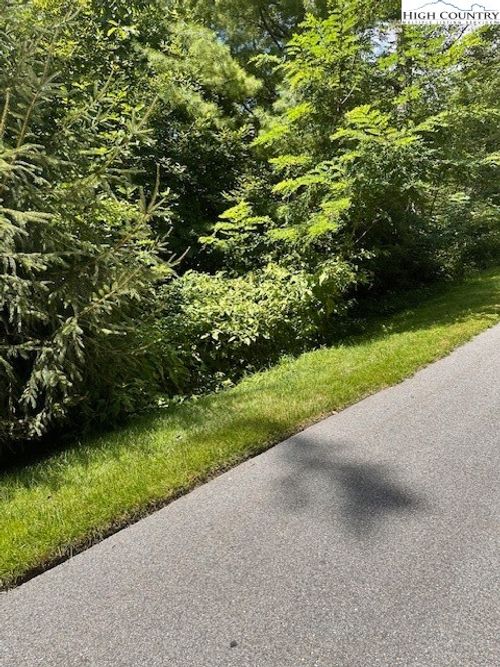 17 Farm Loop Rd, Banner Elk, NC, 28604 | Card Image