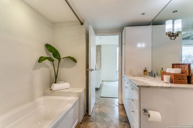 UNIT-2410 - 1115 S Alamo St, Condo with 2 bedrooms, 1 bathrooms and null parking in San Antonio TX | Image 17