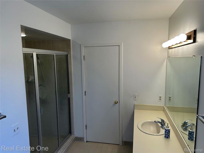Primary Bathroom | Image 22
