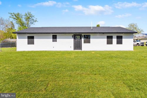 30 Orangewood Dr, LEVITTOWN, PA, 19057-3827 | Card Image