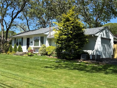 149 S Evergreen Dr, Selden, NY, 11784-3039 | Card Image