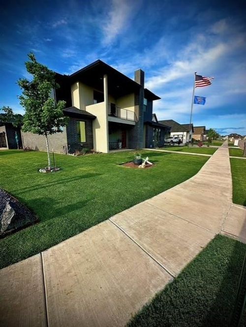 9309 Nw 83rd St, Yukon, OK, 73099-9639 | Card Image