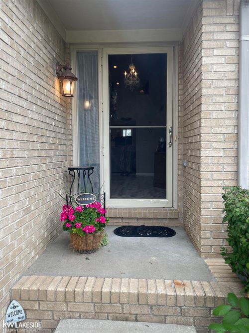 30111 Indianwood Dr, Chesterfield, MI, 48047-5713 | Card Image