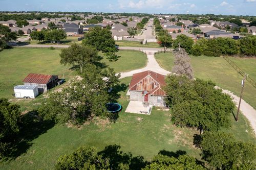2011 S Westmoreland Rd, Glenn Heights, TX, 75154-8715 | Card Image