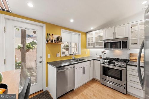 1304 S Howard St, PHILADELPHIA, PA, 19147-6115 | Card Image